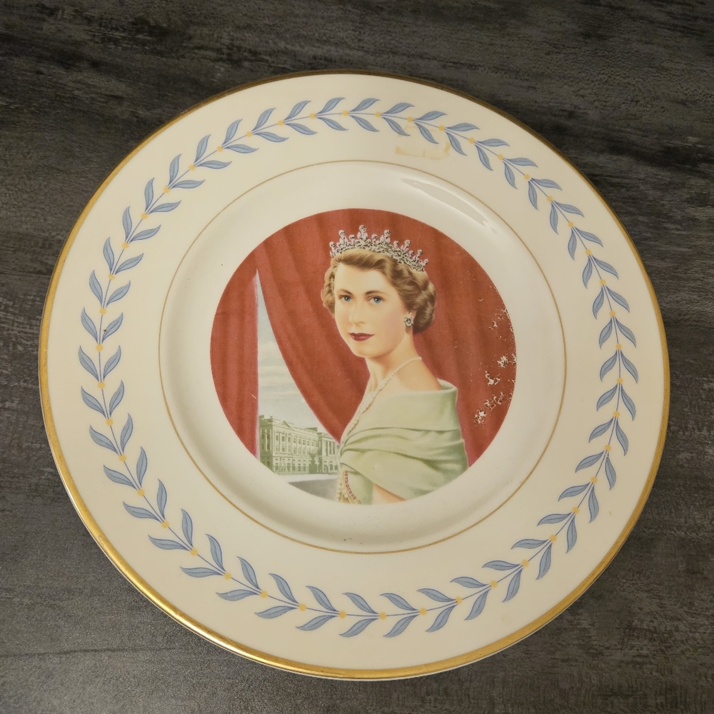 Decorative Porcelain Collector Plate ft Queen Elizabeth II